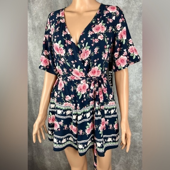NWT Trixxi Romantic Floral Romper Sz M - Picture 3 of 9